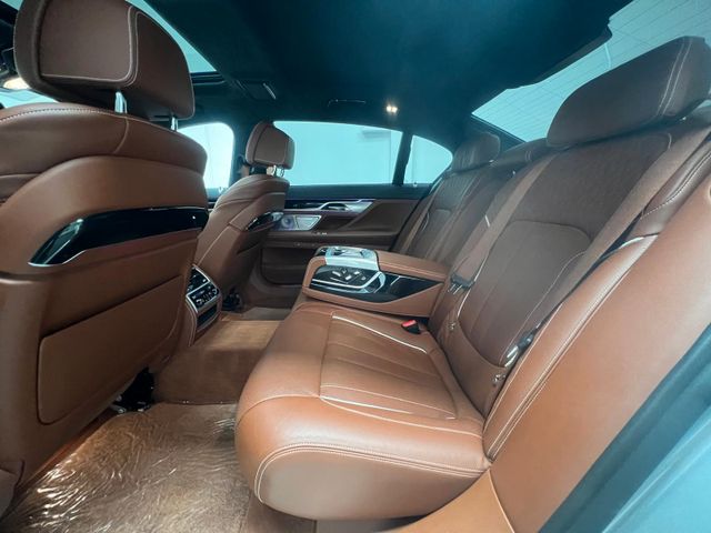 BMW M760Li V12 xDr *Pano-SkyLounge*NightVis.*B&W*TV*