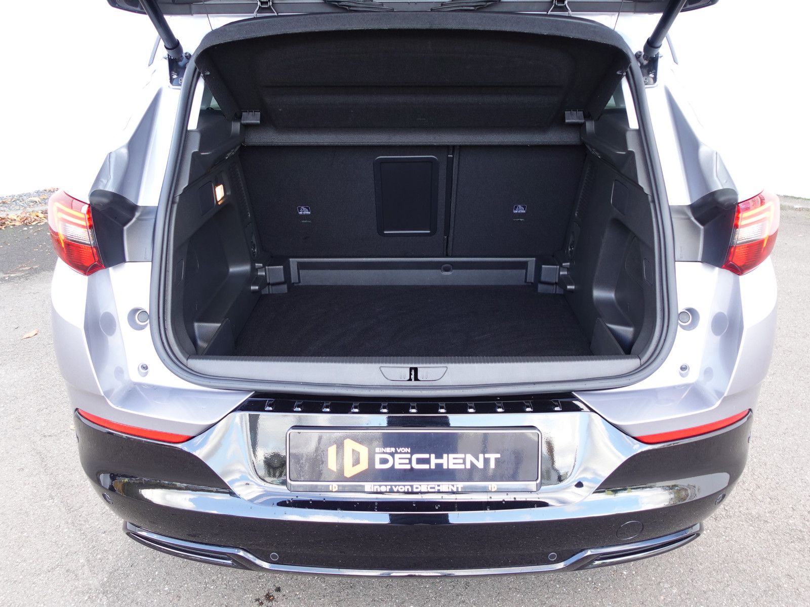 Fahrzeugabbildung Opel Grandland 1.2T AUTOMATIK,Navi,MatrixLED,Sitzhzg