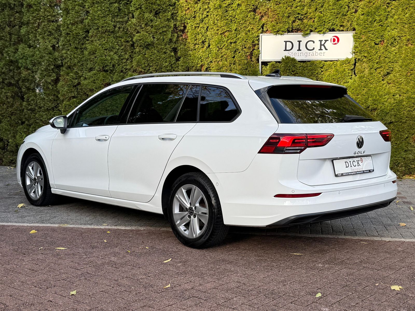 Fahrzeugabbildung Volkswagen Golf Variant 1.5 TSI Life LED+NAV+SHZ+PARK+VIRTU