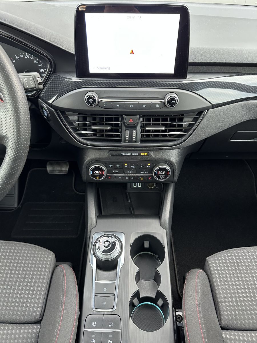 Fahrzeugabbildung Ford Focus 1.5 EB Aut. ST-Line NAV+LED+PANO+B&O+KAM