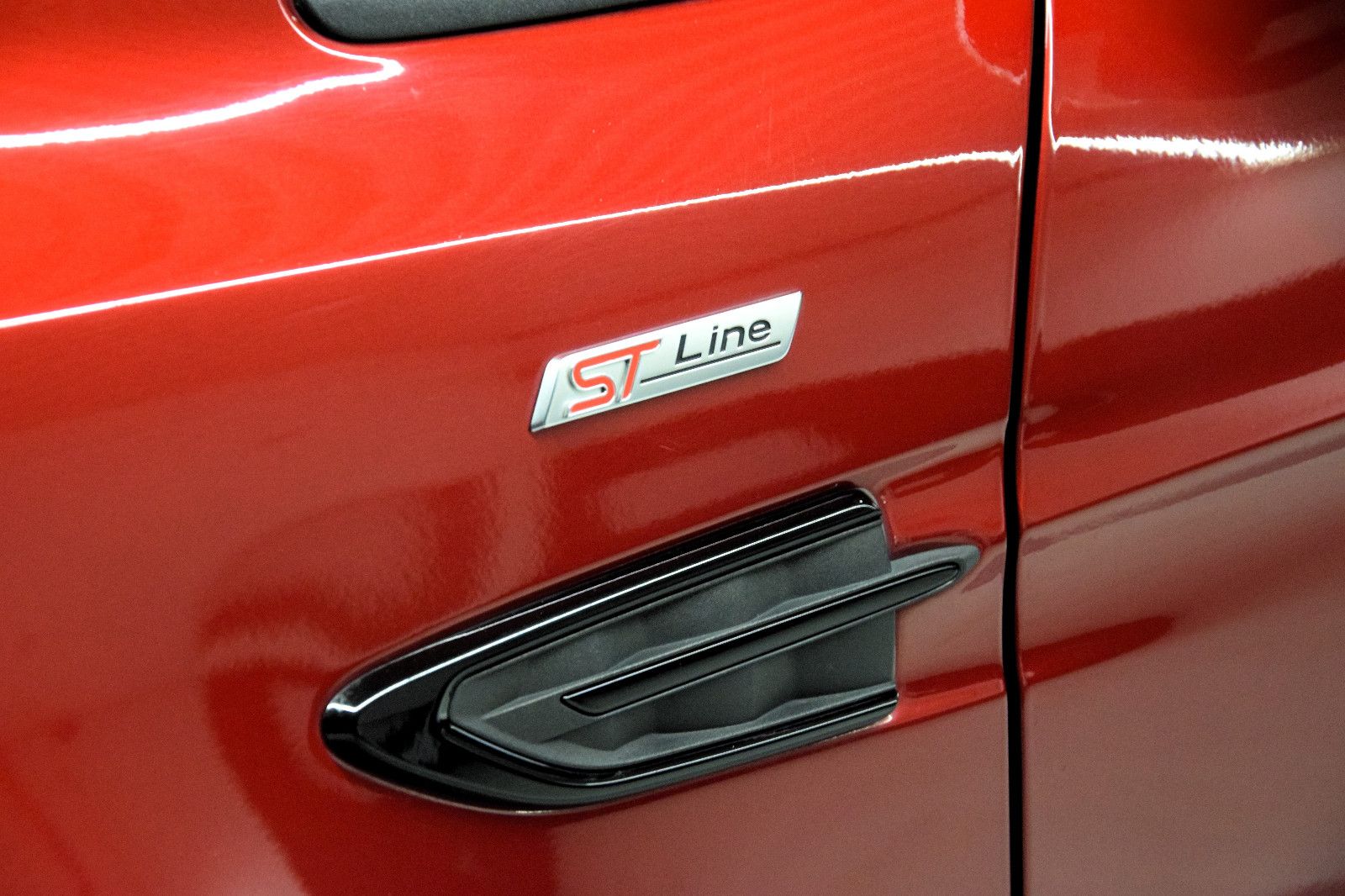 Fahrzeugabbildung Ford Kuga ST-Line Tempomat Kamera PDC Bi-Xenon el.Hkl