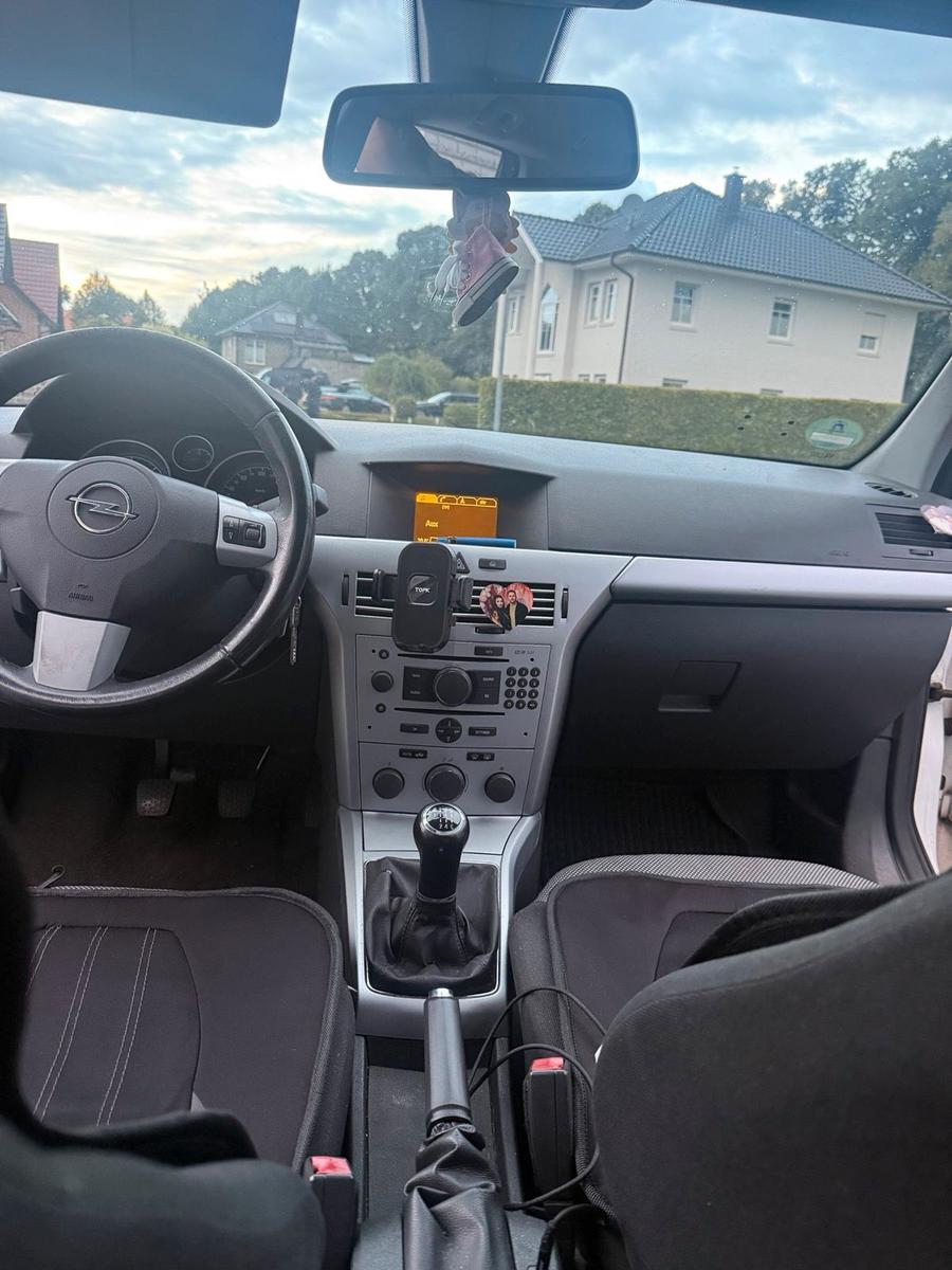 Opel Astra 2009 — photo 7