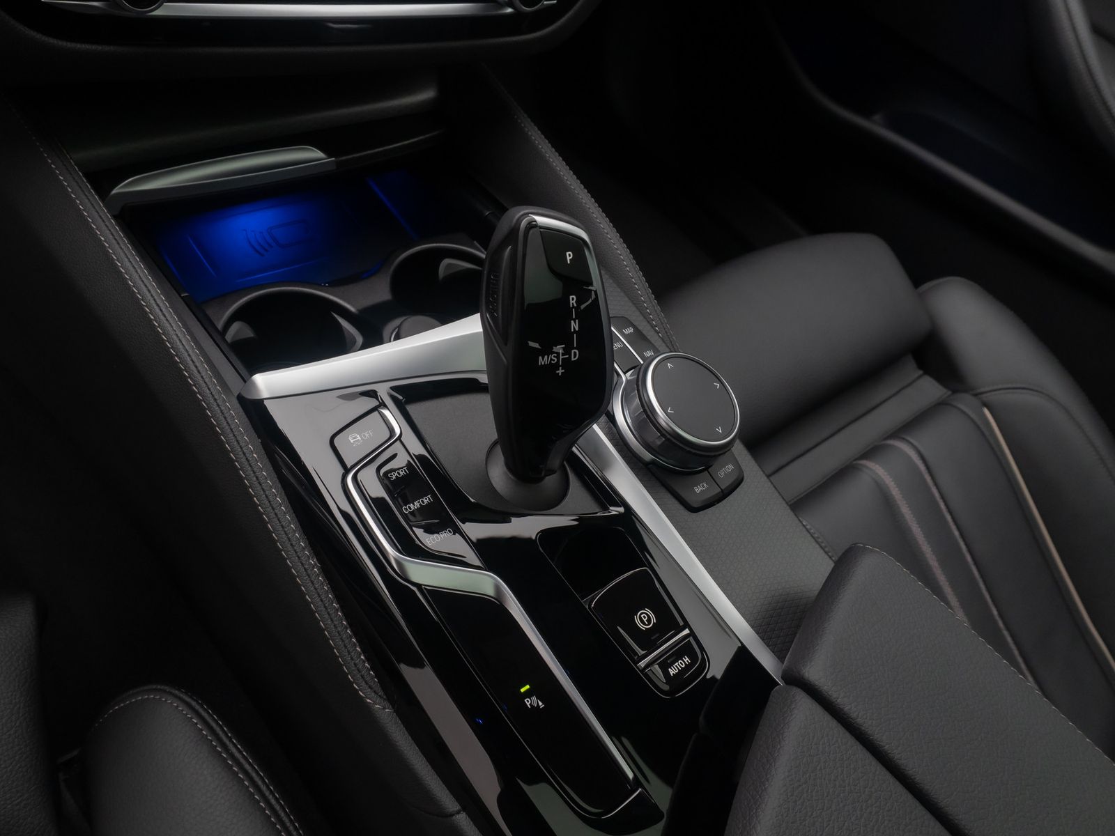 Fahrzeugabbildung BMW 530d M Sport HUD Panorama DAB Kamera HiFi 19Zoll