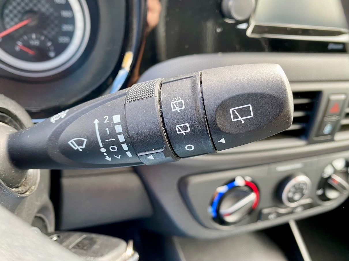 Fahrzeugabbildung Hyundai i10 1.0 Automatik KLIMA SITZ+LRHZ ALLWETTER PDC