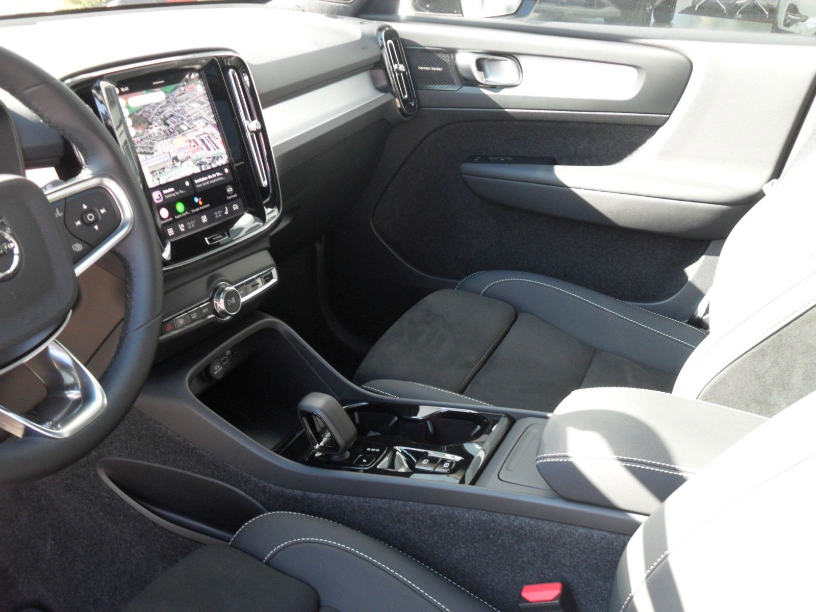 Fahrzeugabbildung Volvo XC 40 Ultra Dark 2WD