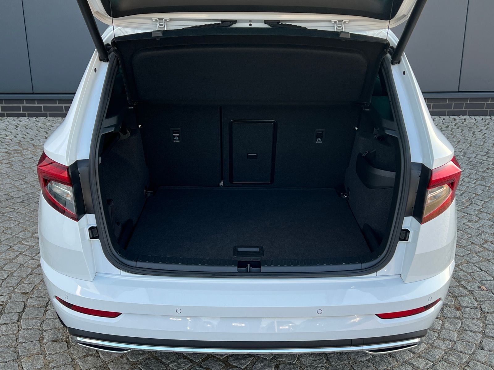 Fahrzeugabbildung SKODA Karoq Sportline 2.0 TSI DSG 4x4*AHK,elekt.Heckkl