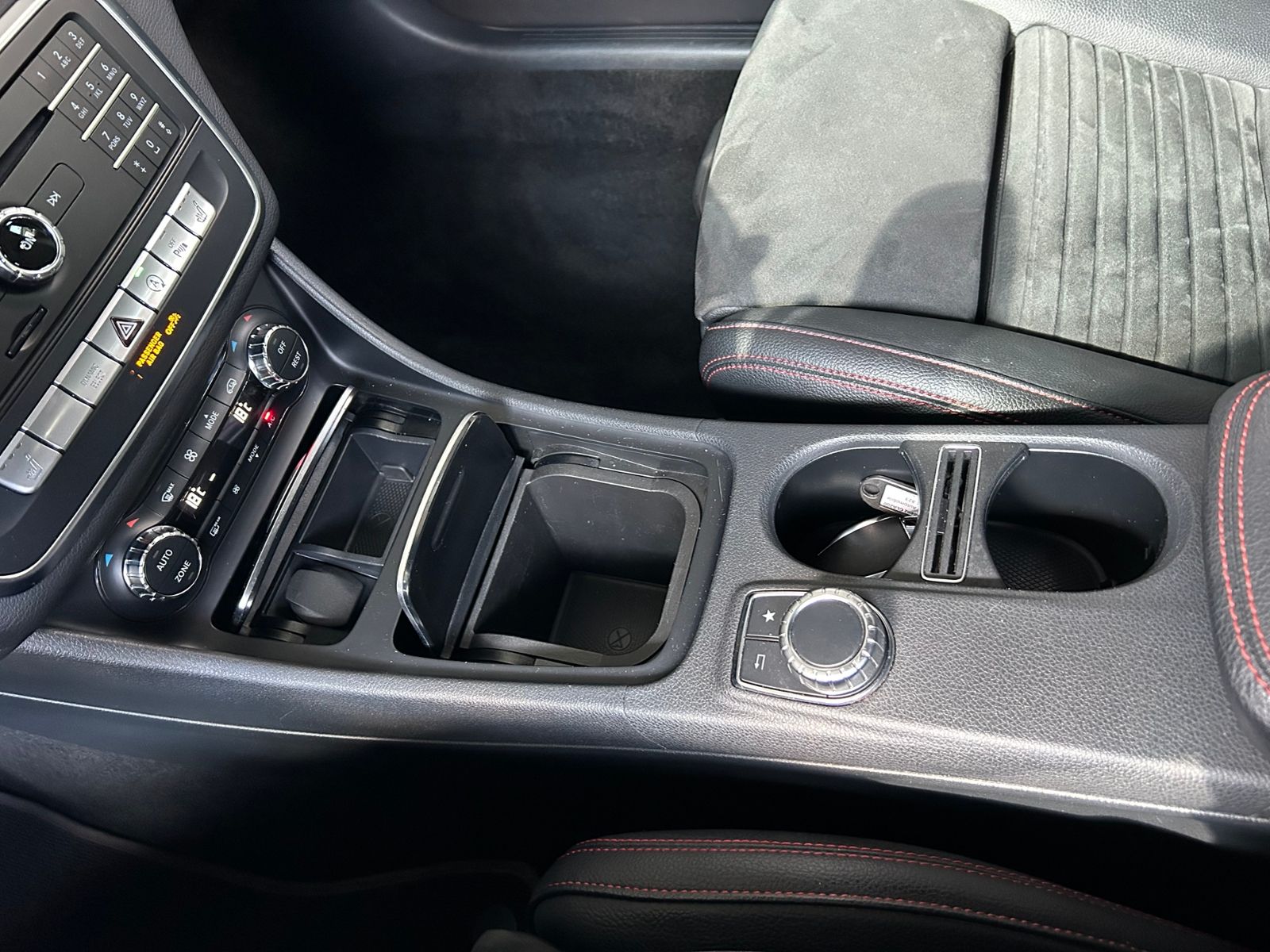 Fahrzeugabbildung Mercedes-Benz GLA 250 AMG Line NIGHT H/K LED NAV SHZ