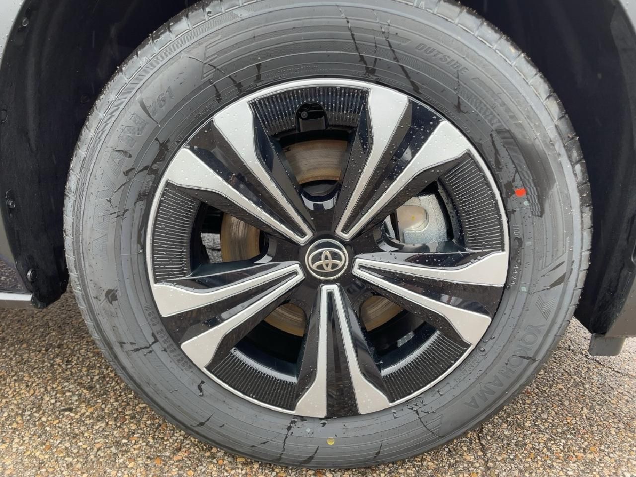 Fahrzeugabbildung Toyota bZ4X 150 kWh FWD 4x2 Teamplayer