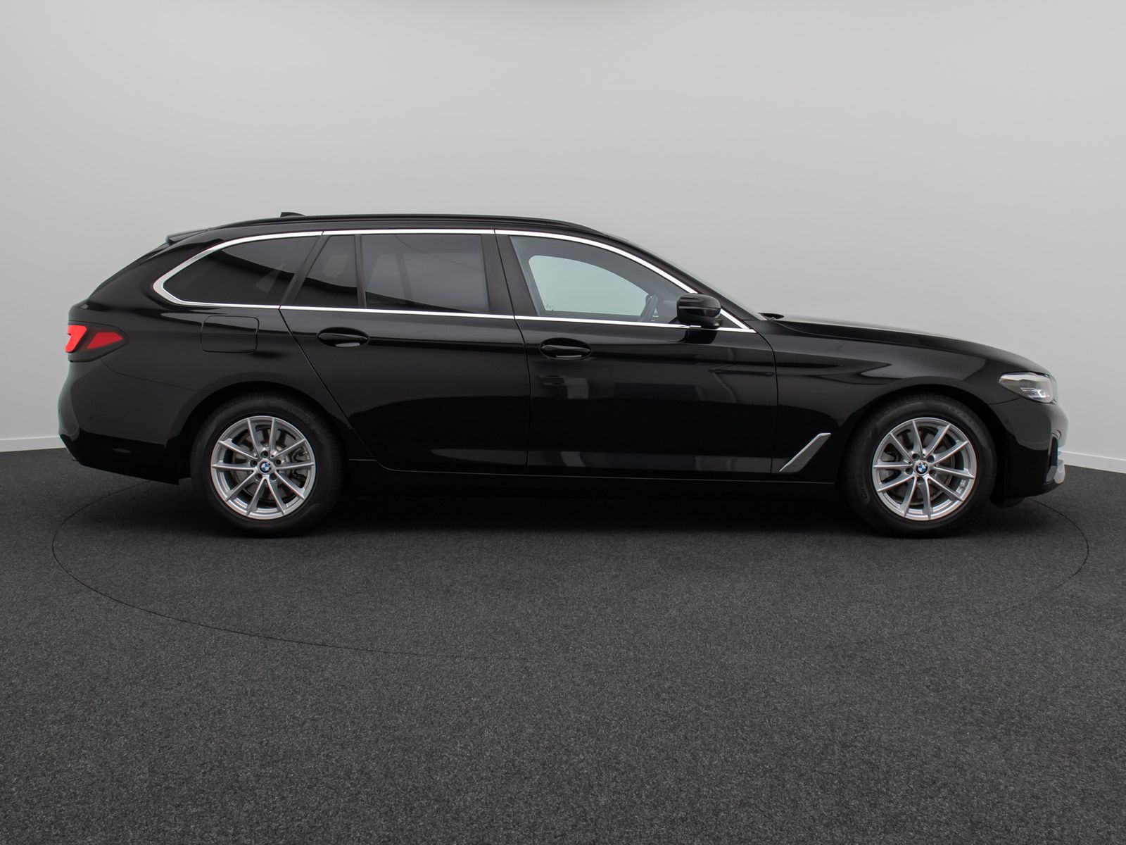Fahrzeugabbildung BMW 520d Sport Kamera DAB Alarm Leder Panorama H/K