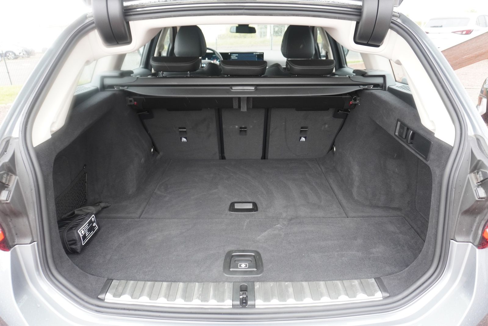BMW 318i Touring Aut. LED Navi Teilleder Sportsitze foto 12