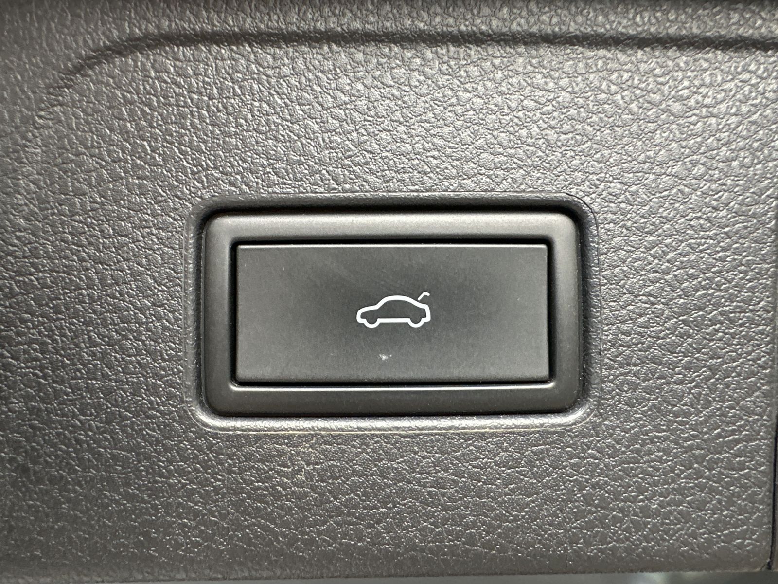 Fahrzeugabbildung Volkswagen Passat Variant 1.4 TSI DSG GTE NAV+LED+ACC+PANO