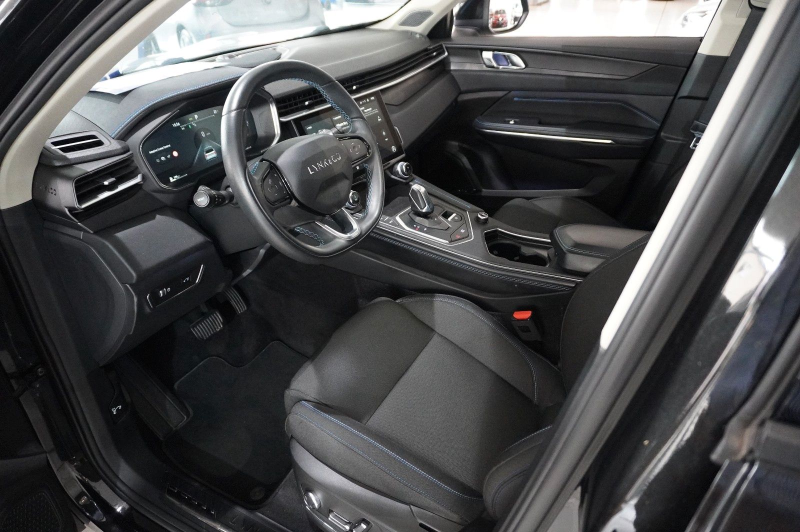 Fahrzeugabbildung Lynk&Co 01 1.5T HEV HYBRID NAVI/LED/SPORT/VIRT./PANO/DAB