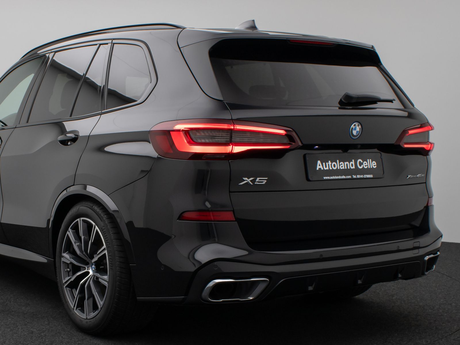 Fahrzeugabbildung BMW X5 xD45e M Sport Panorama Laser 360°HUD DAB B&W