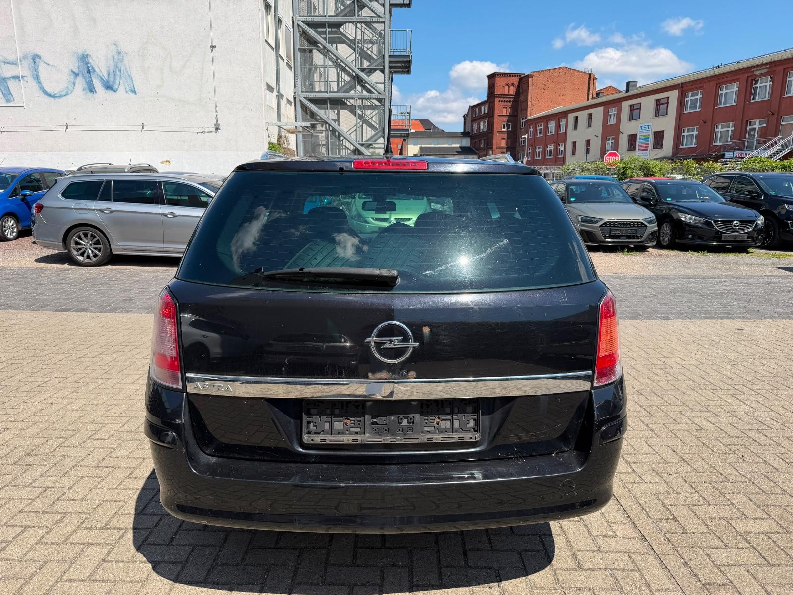 Opel Astra 2009 — photo 8