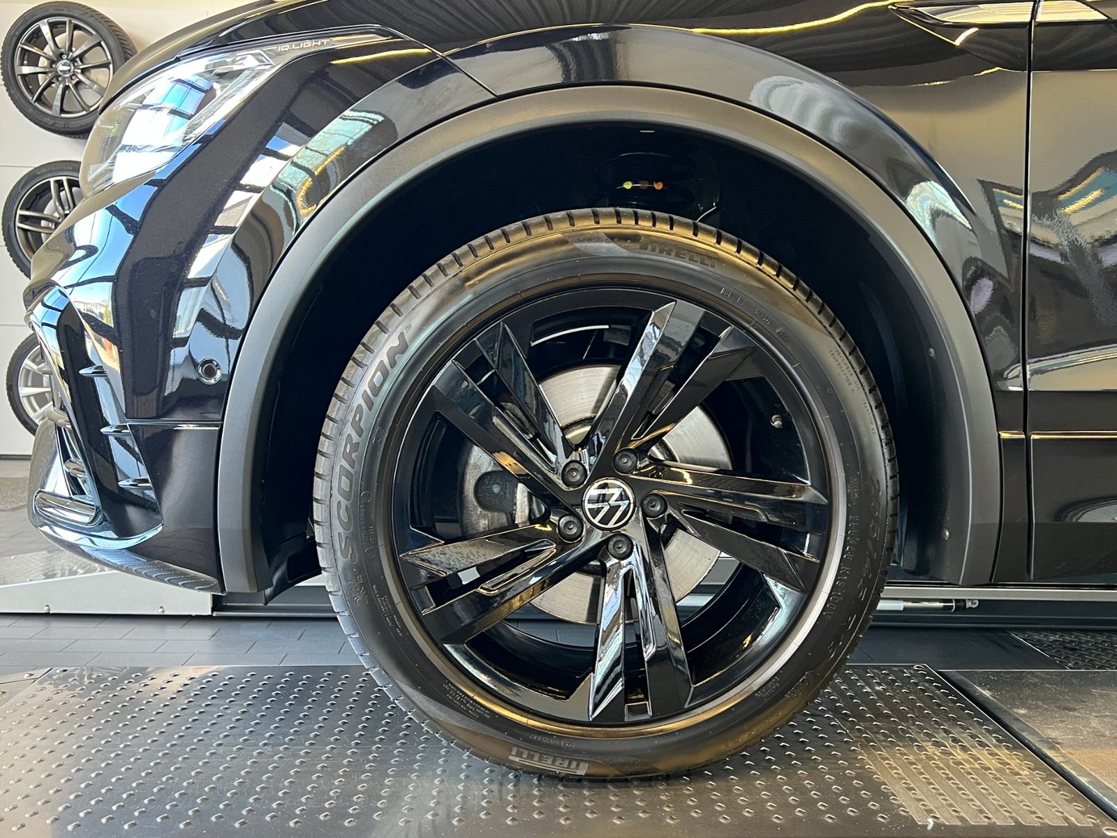 Fahrzeugabbildung Volkswagen Tiguan R-Line 2.0 TDI DSG 4MOTION *AHK, LED, Bla