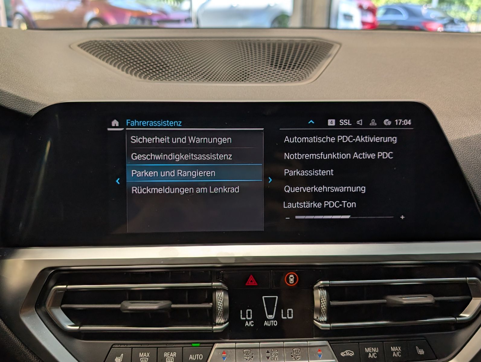 Fahrzeugabbildung BMW 320 e xDrive Sport Line Schadow Pano Laser Navi