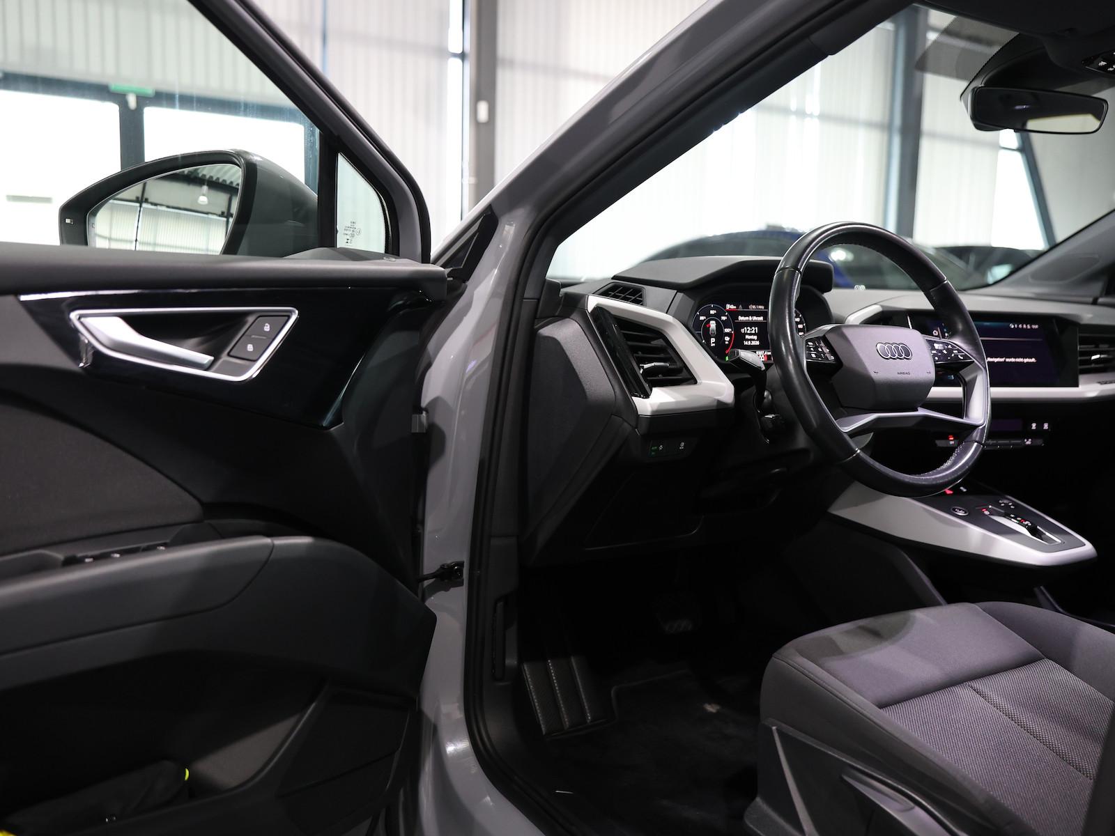 Audi Q4 40 GREY & BLACK / 95,4% / LED, KOMFORT, миниатюра 12