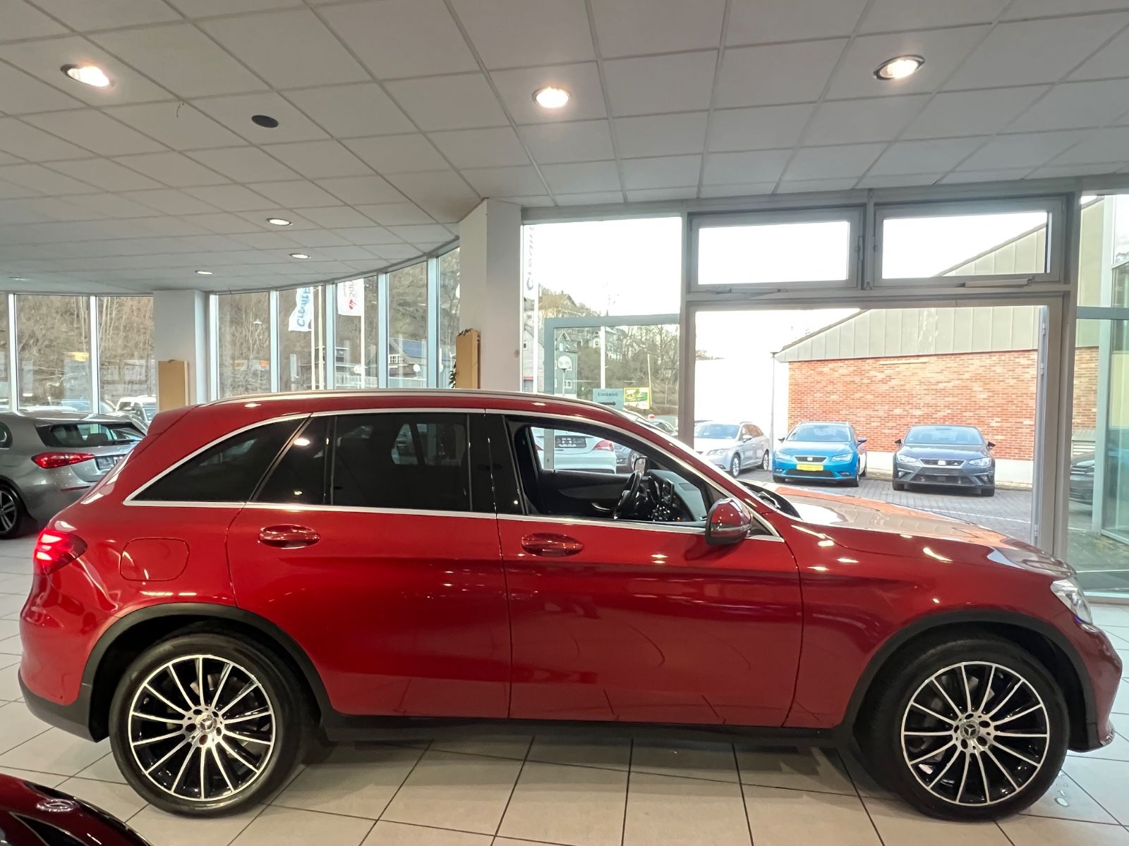 Fahrzeugabbildung Mercedes-Benz GLC 250 d 4Matic AMG LINE *DESIGNO-LACK*