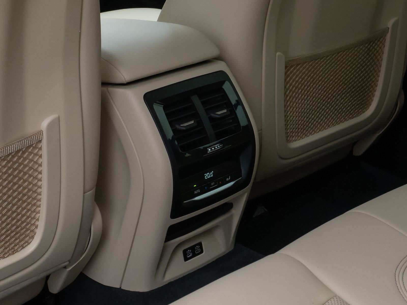 Fahrzeugabbildung BMW X3 xD20d  Kamera DAB HiFi Lnkrhzg Komfort Sport