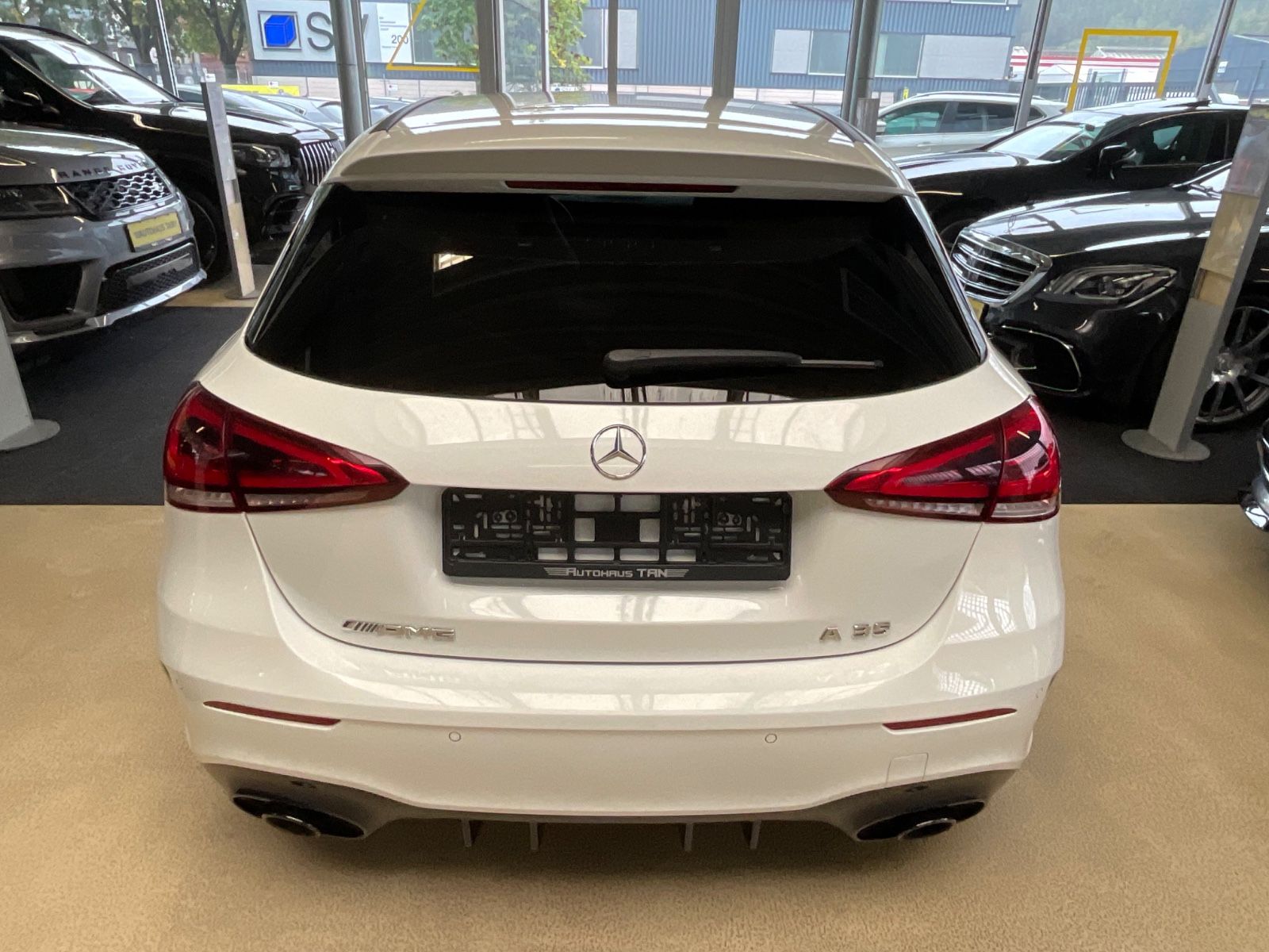 Fahrzeugabbildung Mercedes-Benz A 35 AMG 4Matic*Head-Up Display*MBUX
