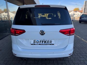 Bild 5 VW Touran 1.4 TSI Sound DSG AHK Pano-SD Rear View