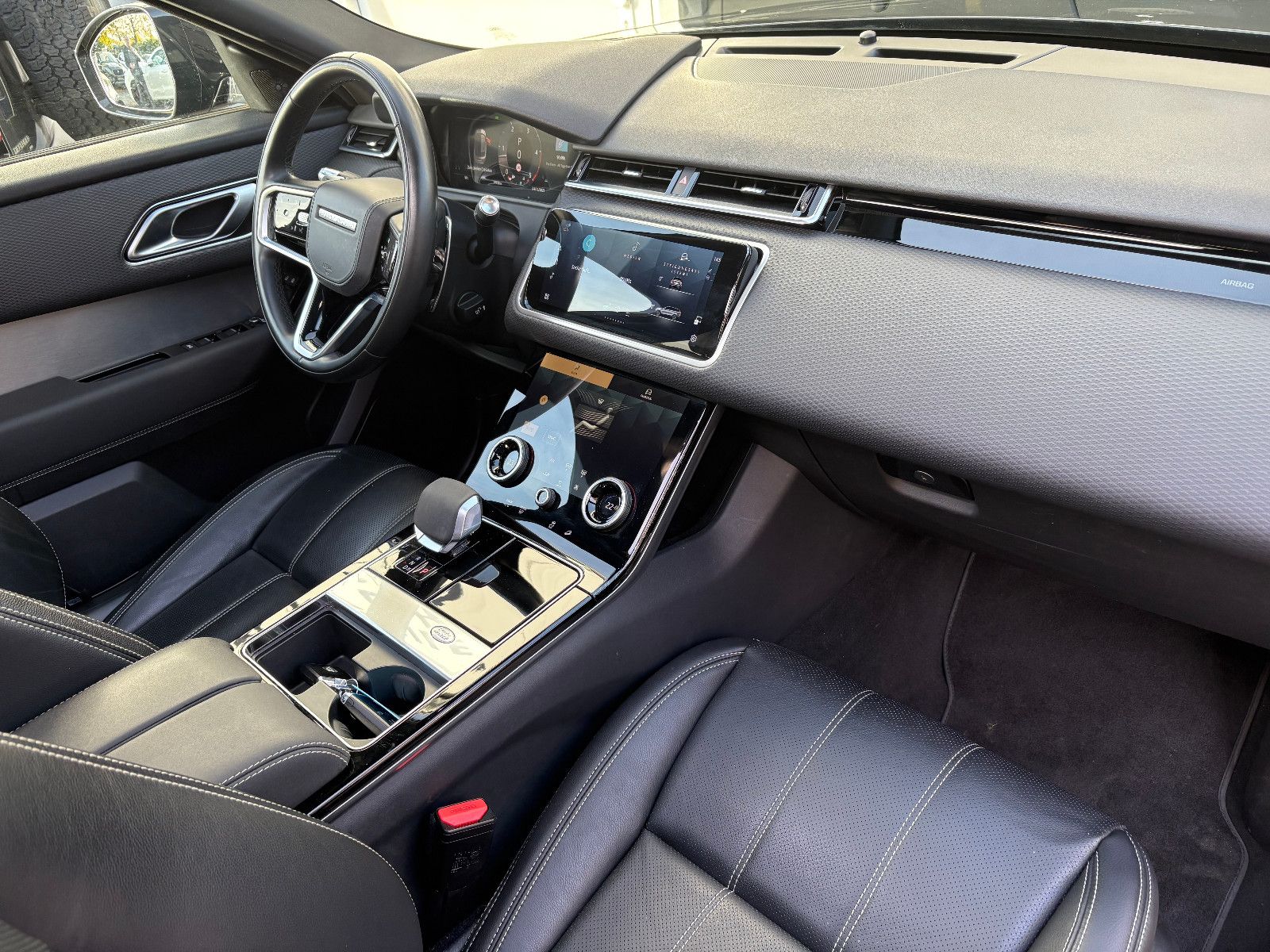 Fahrzeugabbildung Land Rover Range Rover Velar/R-DYNAMIC/PANO/HEAD-UP/ACC