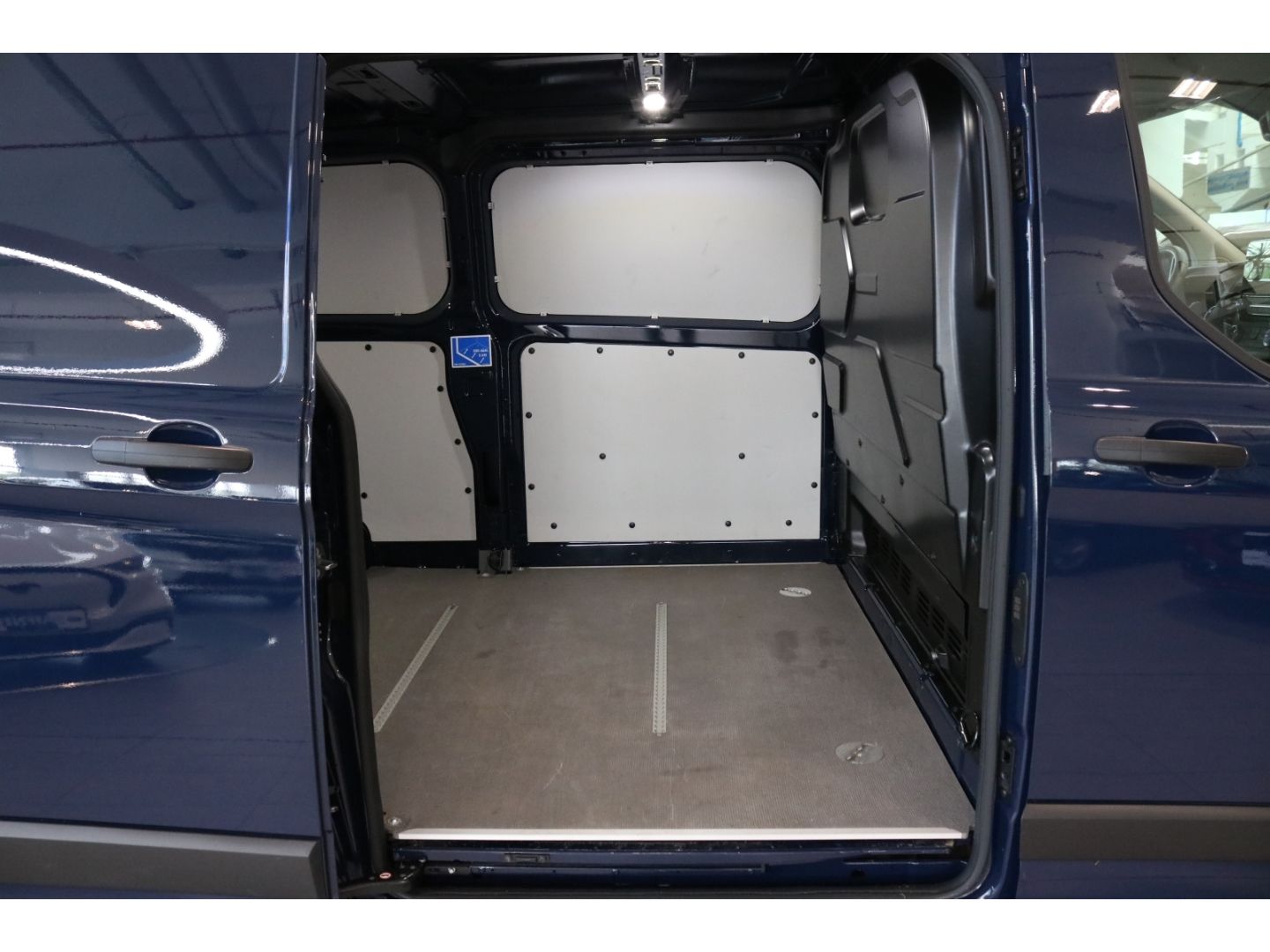 Fahrzeugabbildung Ford Transit Custom Kasten 300 L2 Trend 2.0 TDCi EU6d