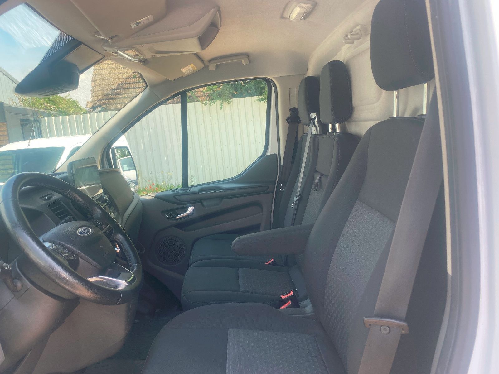 Fahrzeugabbildung Ford Transit Custom Kasten 300 L2 Trend,AHK,Regale