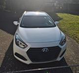 Hyundai i40 1.6 Benziner 1. Hand - Hyundai i40 mit Benzin-Antrieb: Kombi, 1.6