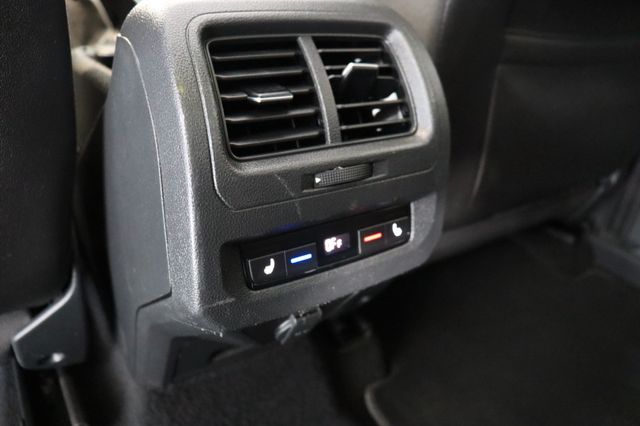 Fahrzeugabbildung Volkswagen Touran 1.6Ltr Comfortline |7SITZER|PANO|SHZ|PDC|