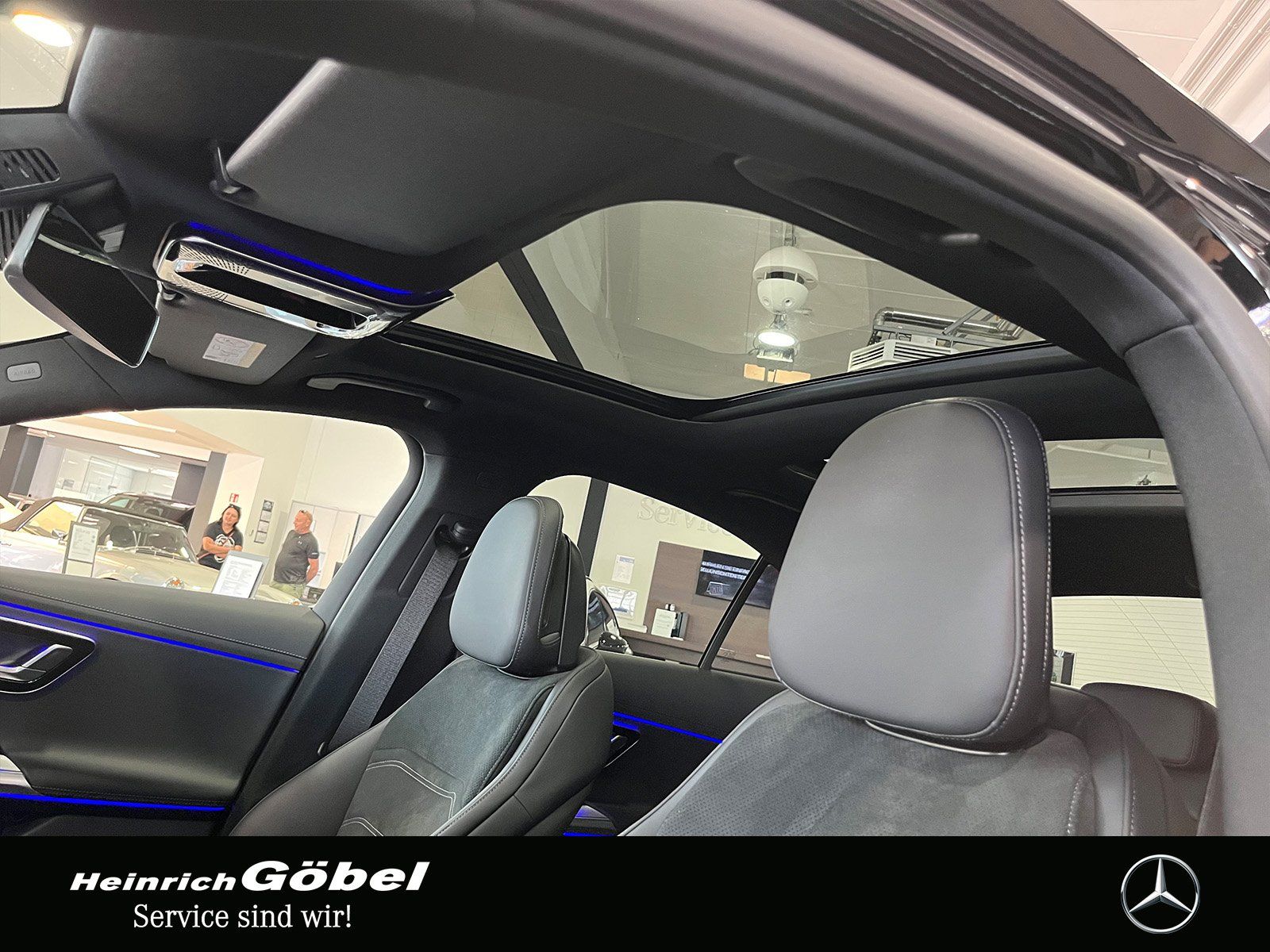 Fahrzeugabbildung Mercedes-Benz E 220 d AMG+PANO+FAHRASSIST+360°+WINTER+CARPLAY