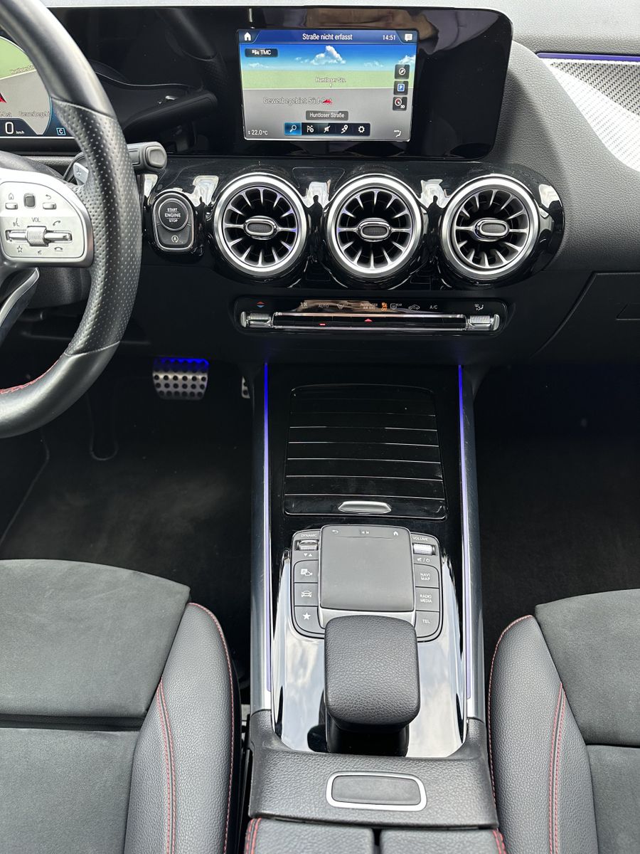 Fahrzeugabbildung Mercedes-Benz GLA 220d 4Matic AMG-Line NAV+LED+KAMERA+PANORAMA