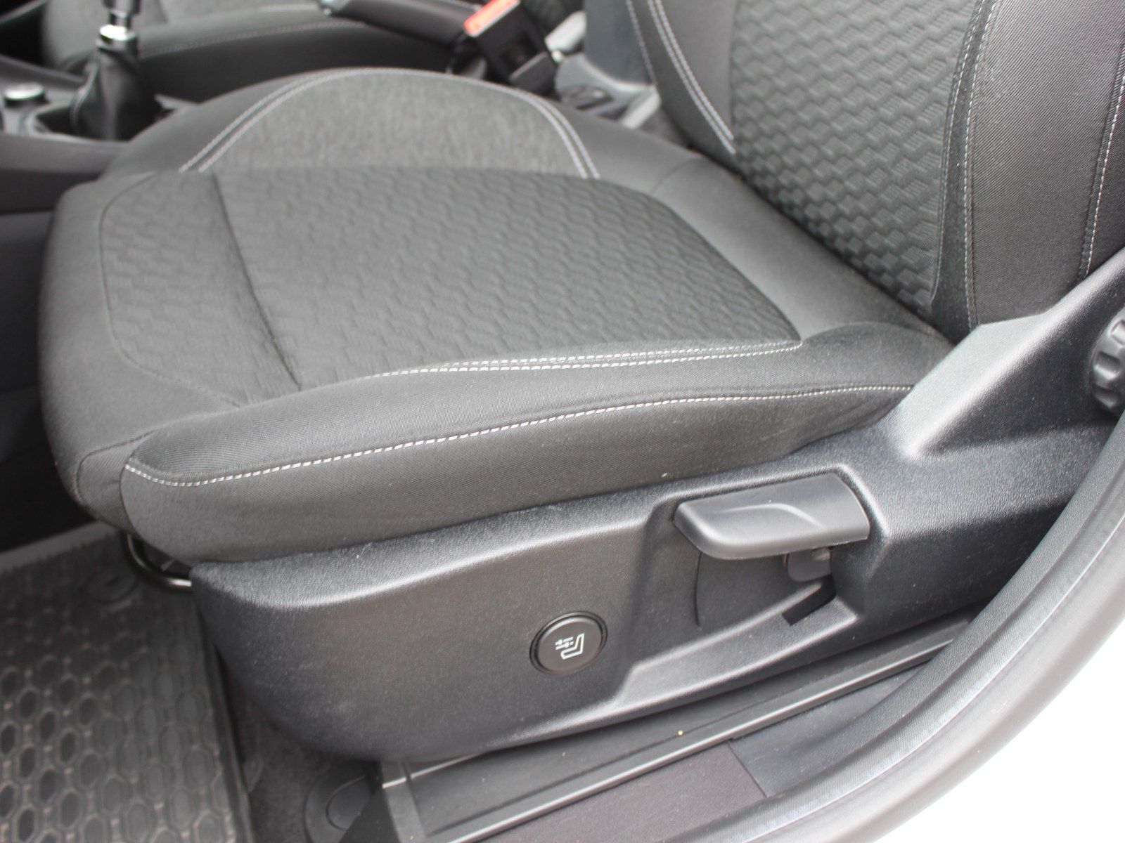 Fahrzeugabbildung Ford Puma Titanium 1,0 EcoBoost Mild Hybrid