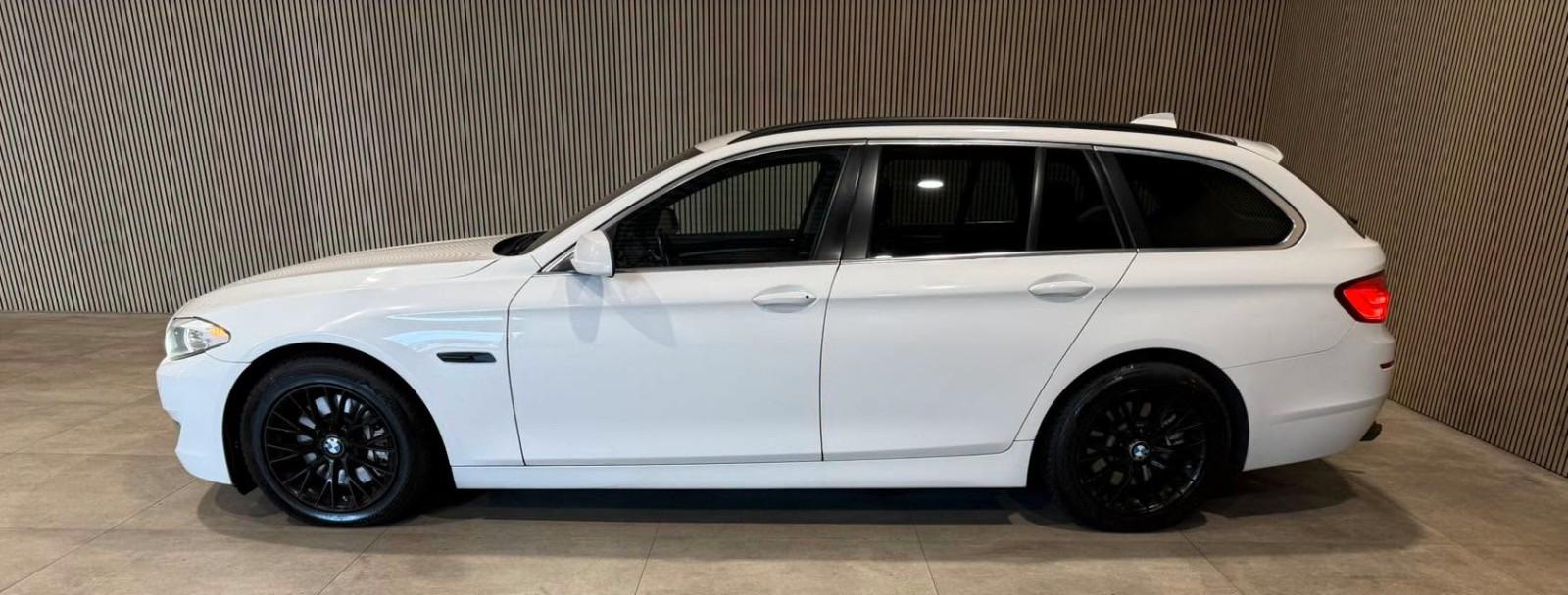 BMW 528 2011 — interior
