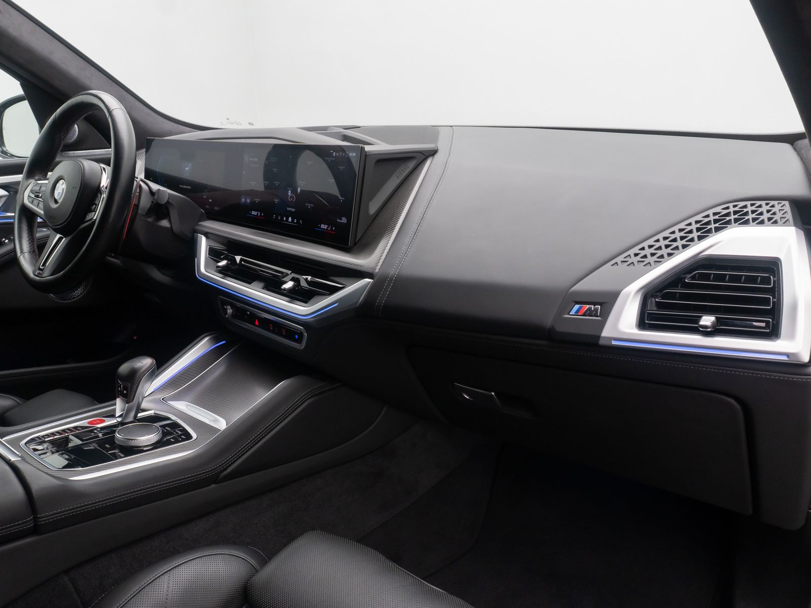 Fahrzeugabbildung BMW XM B&W Massage 360&deg; HUD SoftClose Individual 23"