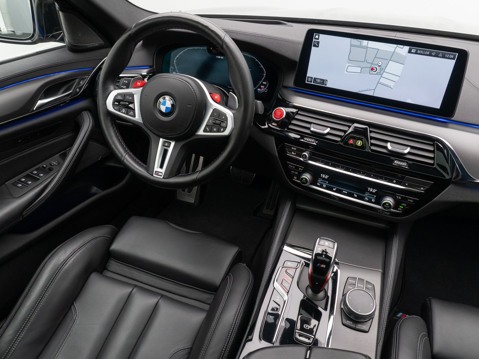 Fahrzeugabbildung BMW M5 Competition Laser 360°DAB SoftCl Glasdach AHK