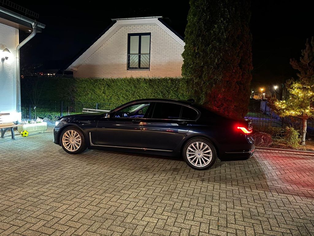 Image of BMW 730