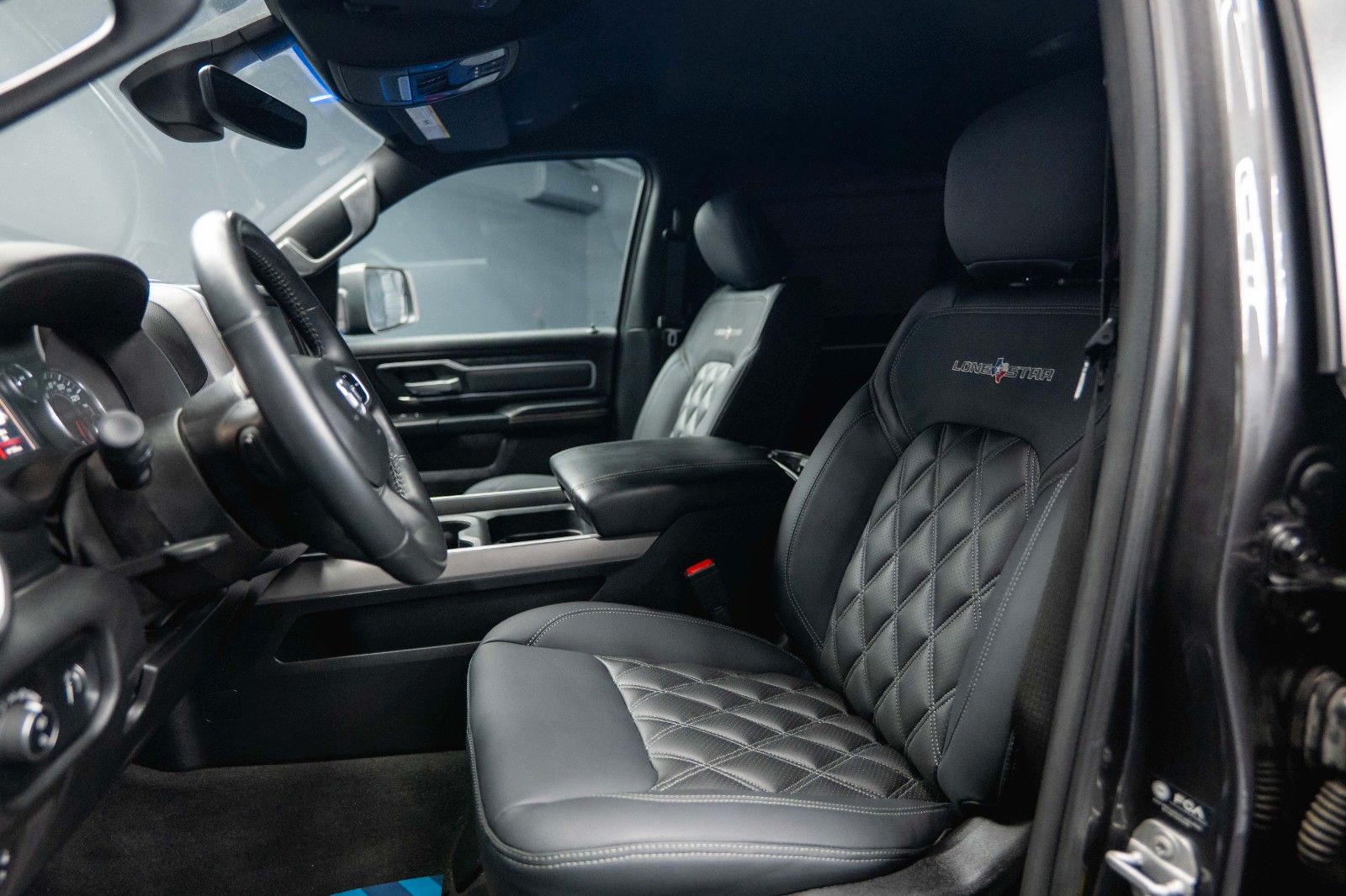 Fahrzeugabbildung Dodge RAM 5.7 V8 HEMI 4x4 OFFROAD Night-Paket *LED*19%