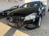 Mercedes-Benz A 180 AMG Optik-Paket Navi Leder Allwetter LED - Mercedes-Benz A 180 in Bielefeld