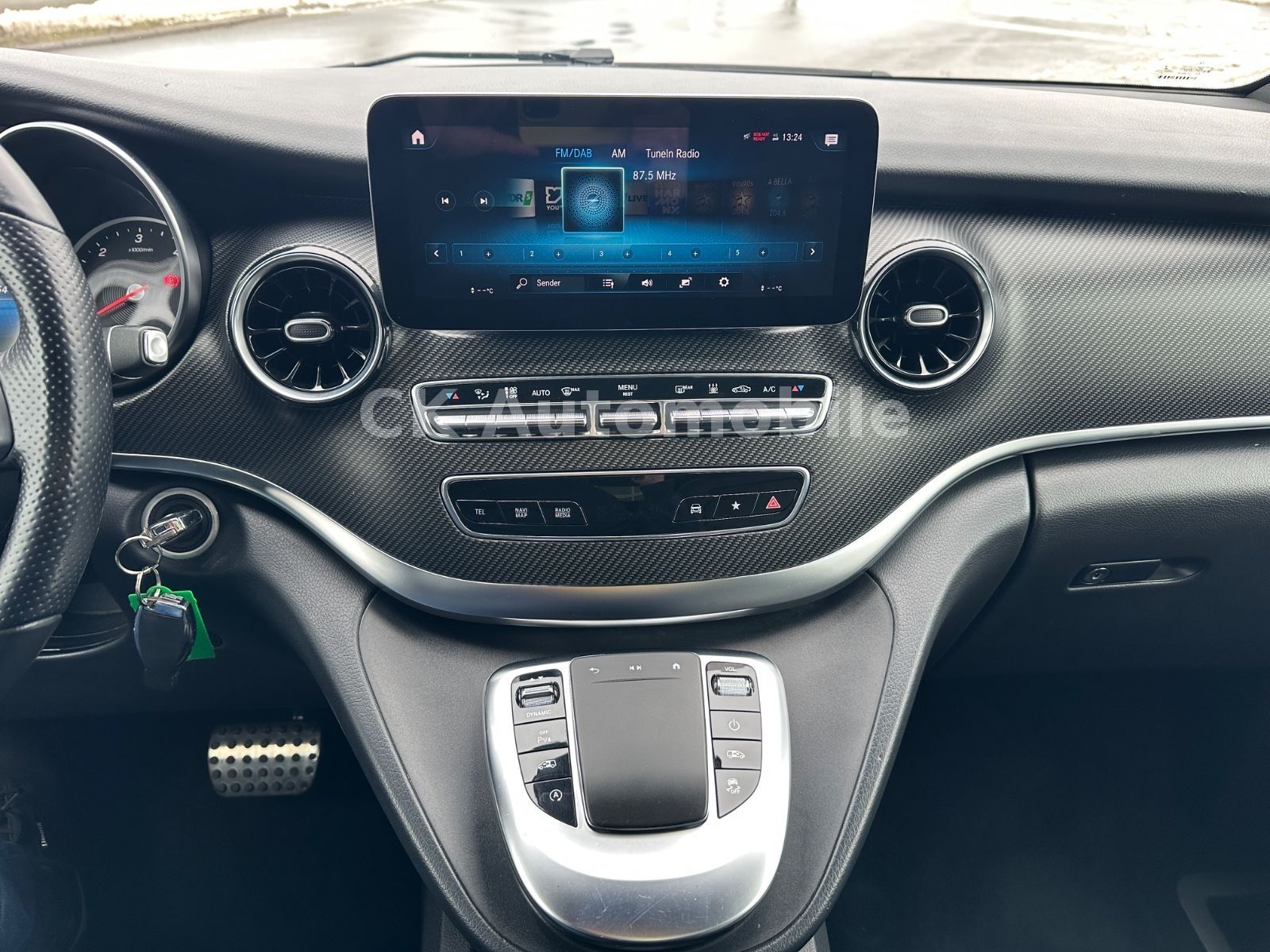 Fahrzeugabbildung Mercedes-Benz V 300 Avantgarde Edition AMG-LIne 4Matic Lang