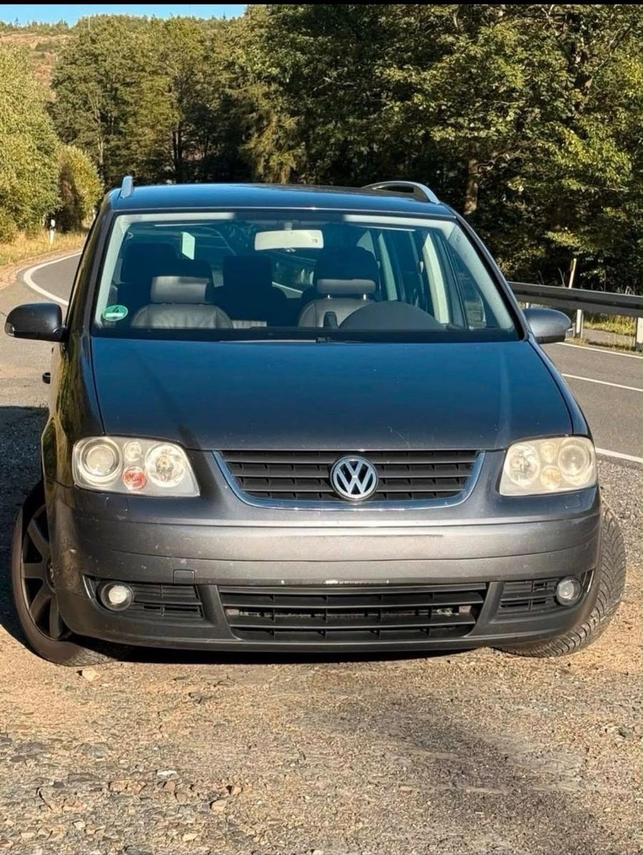 Volkswagen Touran 2004 — салон