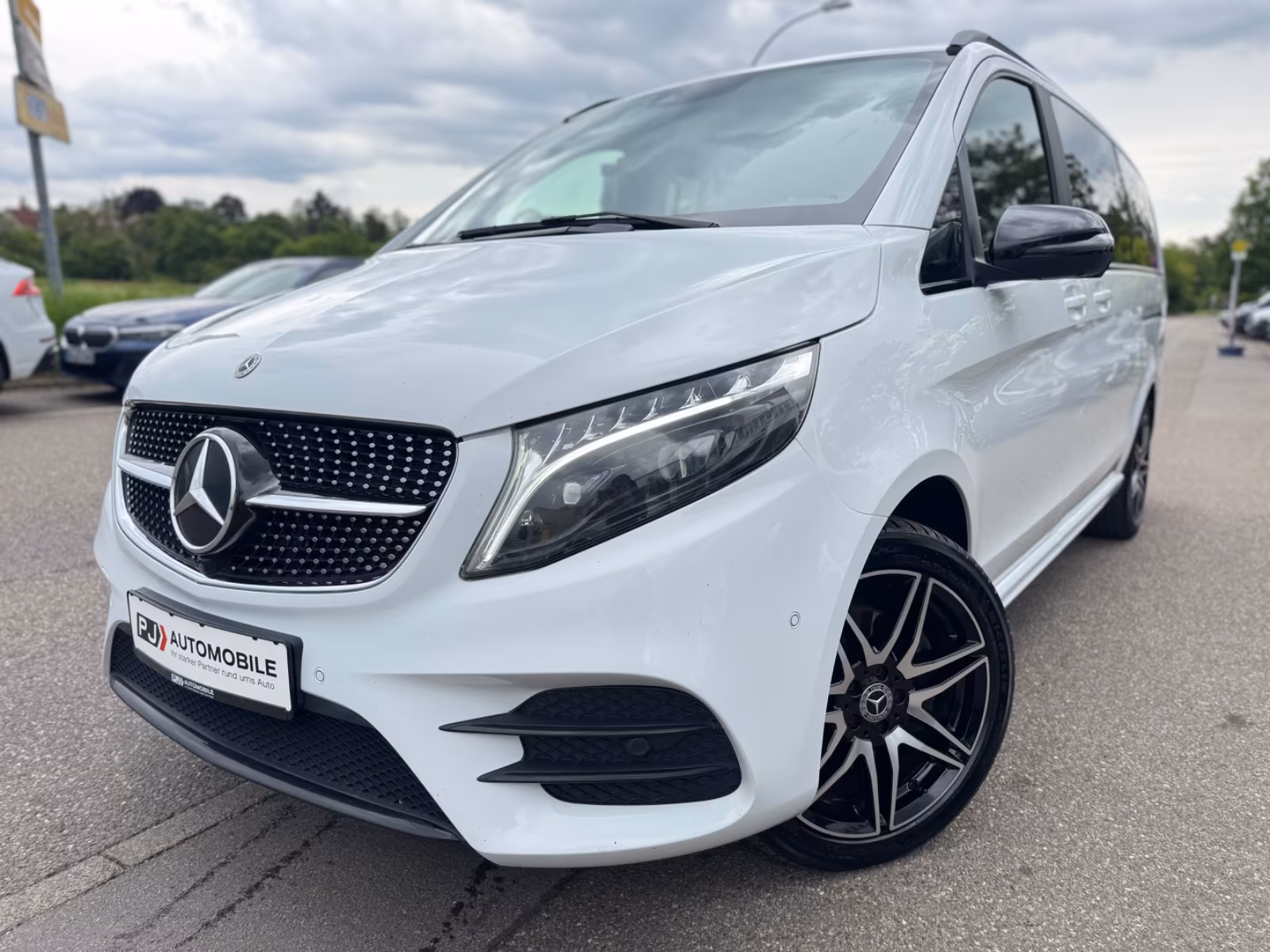 Mercedes-Benz V 300 d Avantgarde AMG-Line Night 4Matic lang 1.