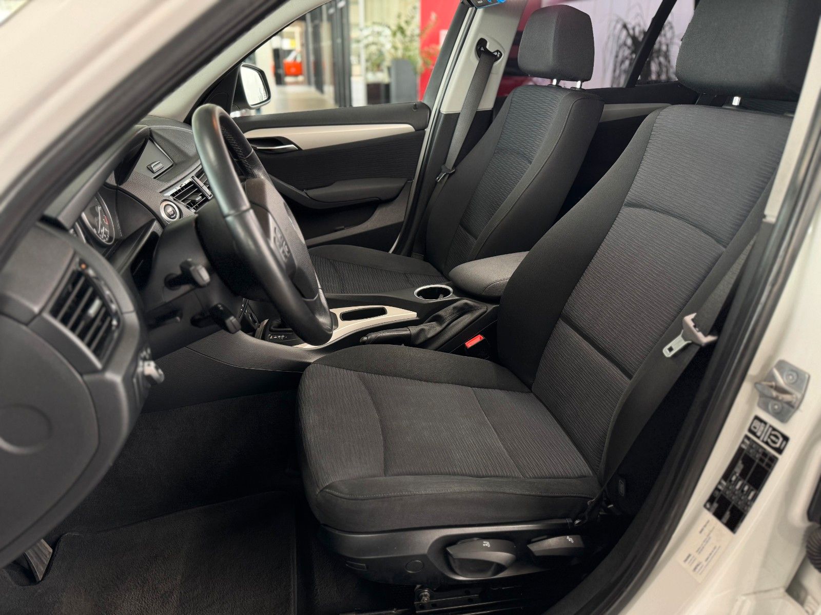 Fahrzeugabbildung BMW X1 18i sDrive GARANTIE/PDC/KLIMA/SZH/TEMPO/XENON