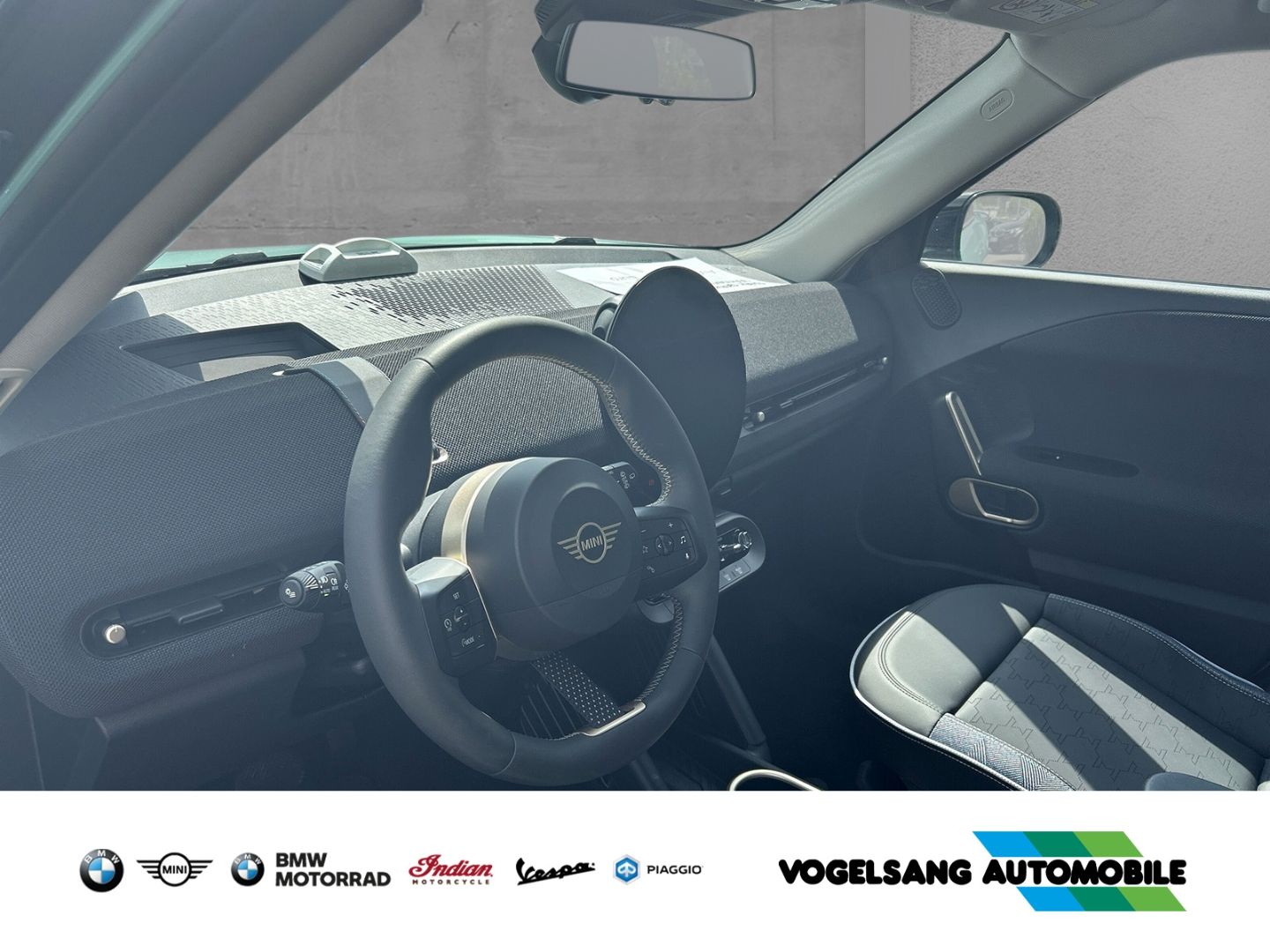 Fahrzeugabbildung MINI Aceman SE Classic Trim,Panodach,HeadUp,19''LMFel