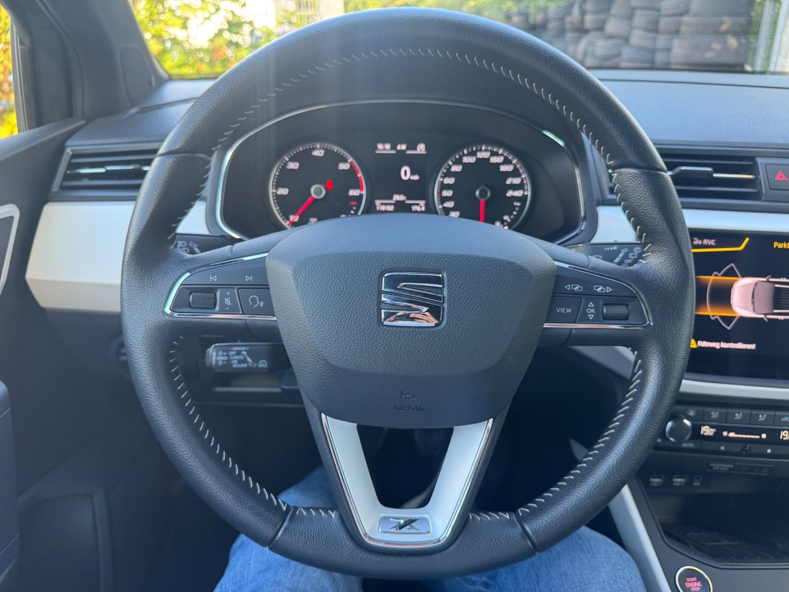 Fahrzeugabbildung SEAT Arona Xcellence LED+Navi+ACC+Lane
