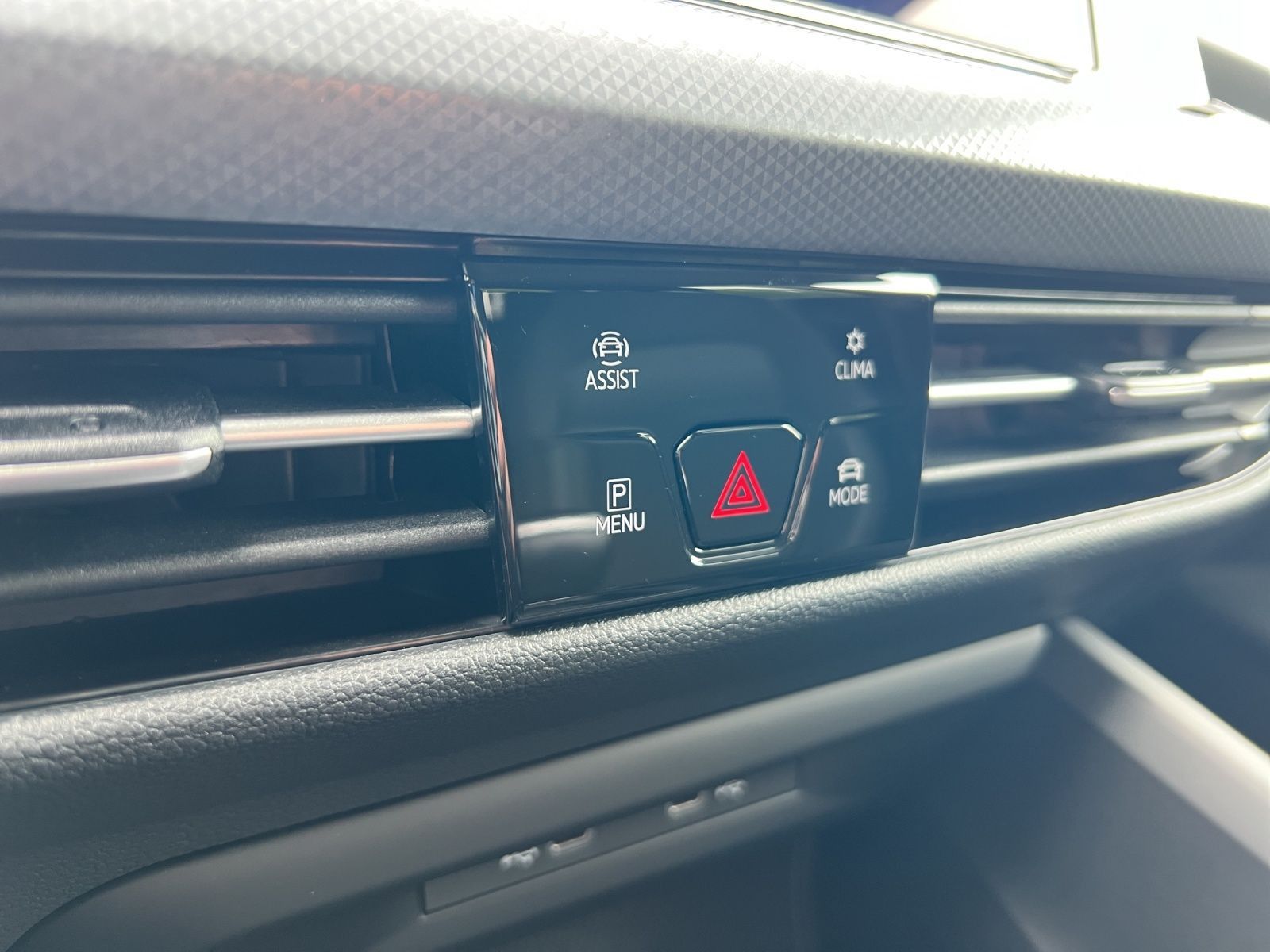 Golf VIII Active 1.5 TSI AHK*LED*Kamera*ACC*Navi