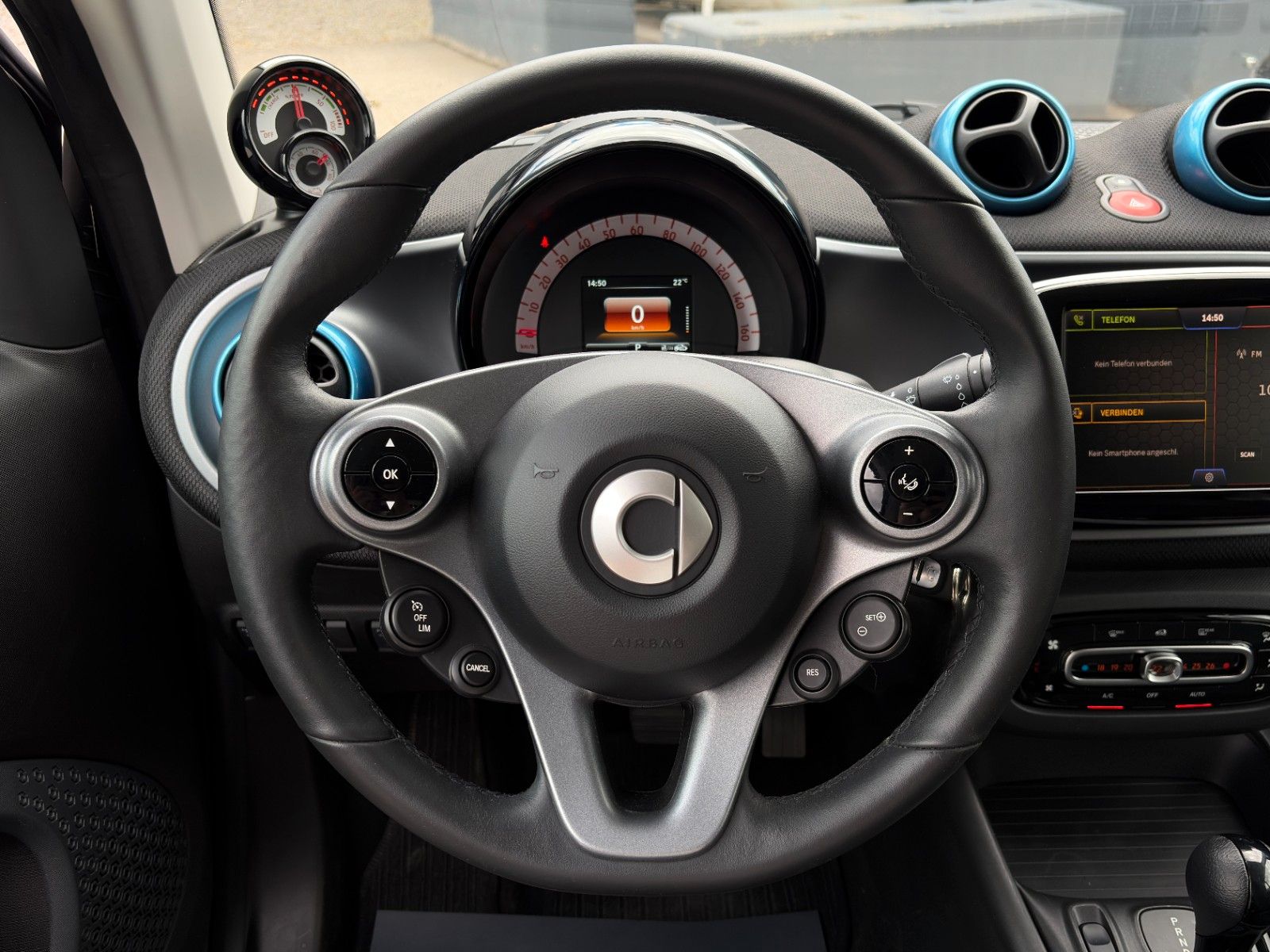 Fahrzeugabbildung Smart ForTwo Coupe EQ 60kW SHZ PDC Temp. Klima CarPlay