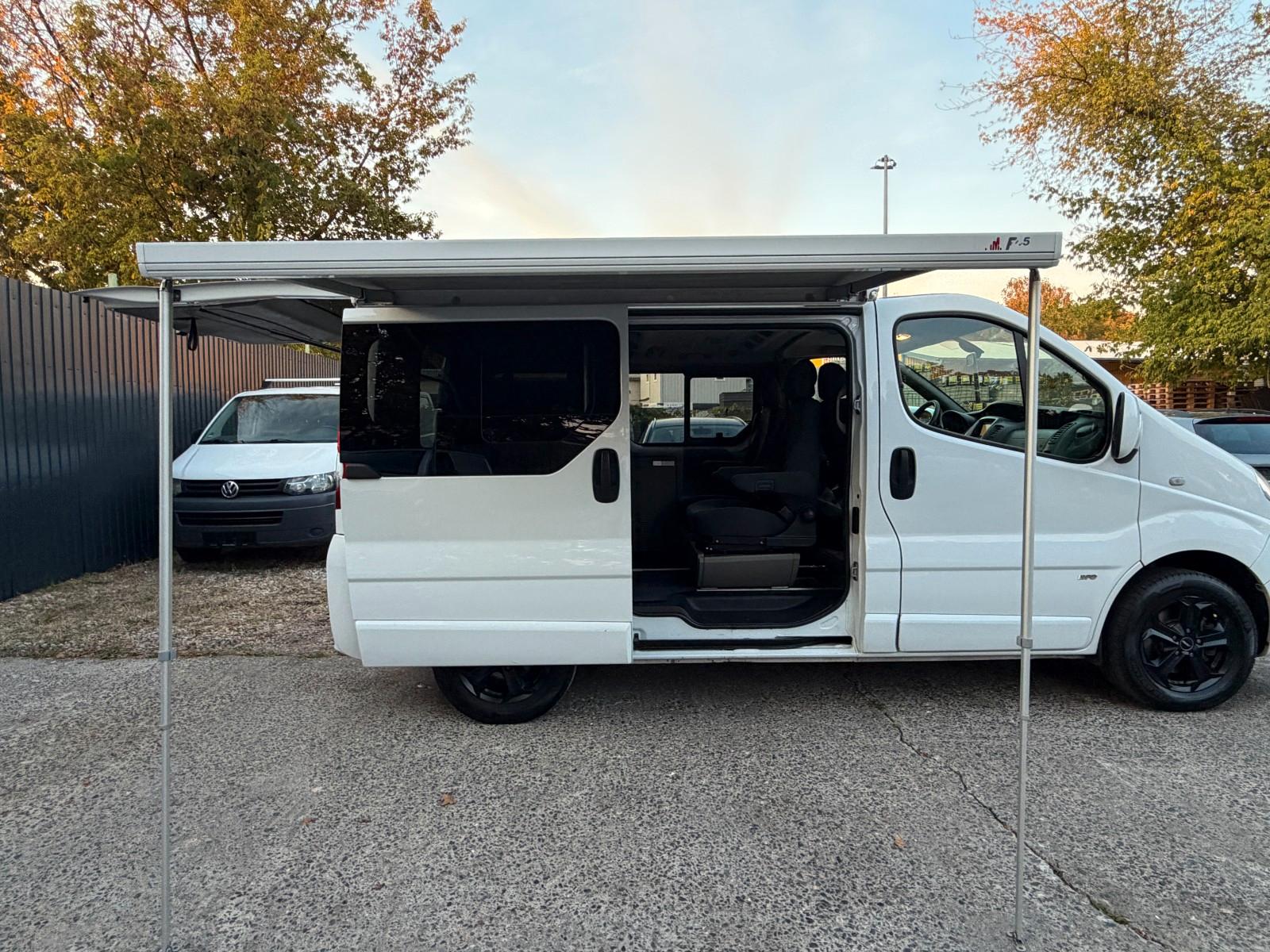Opel Vivaro Life Cosmo Westfalia 2.5 CDTI 145 ch BVM / 7 places / Couchage + Table / Store / Chauffage auxiliaire
