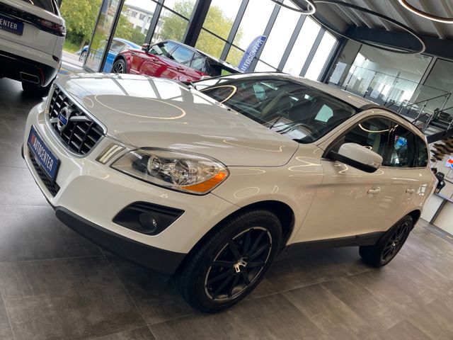 Volvo XC 60  Momentum AWD *AHK*NAVI*TEMPOMAT*ALLRAD*