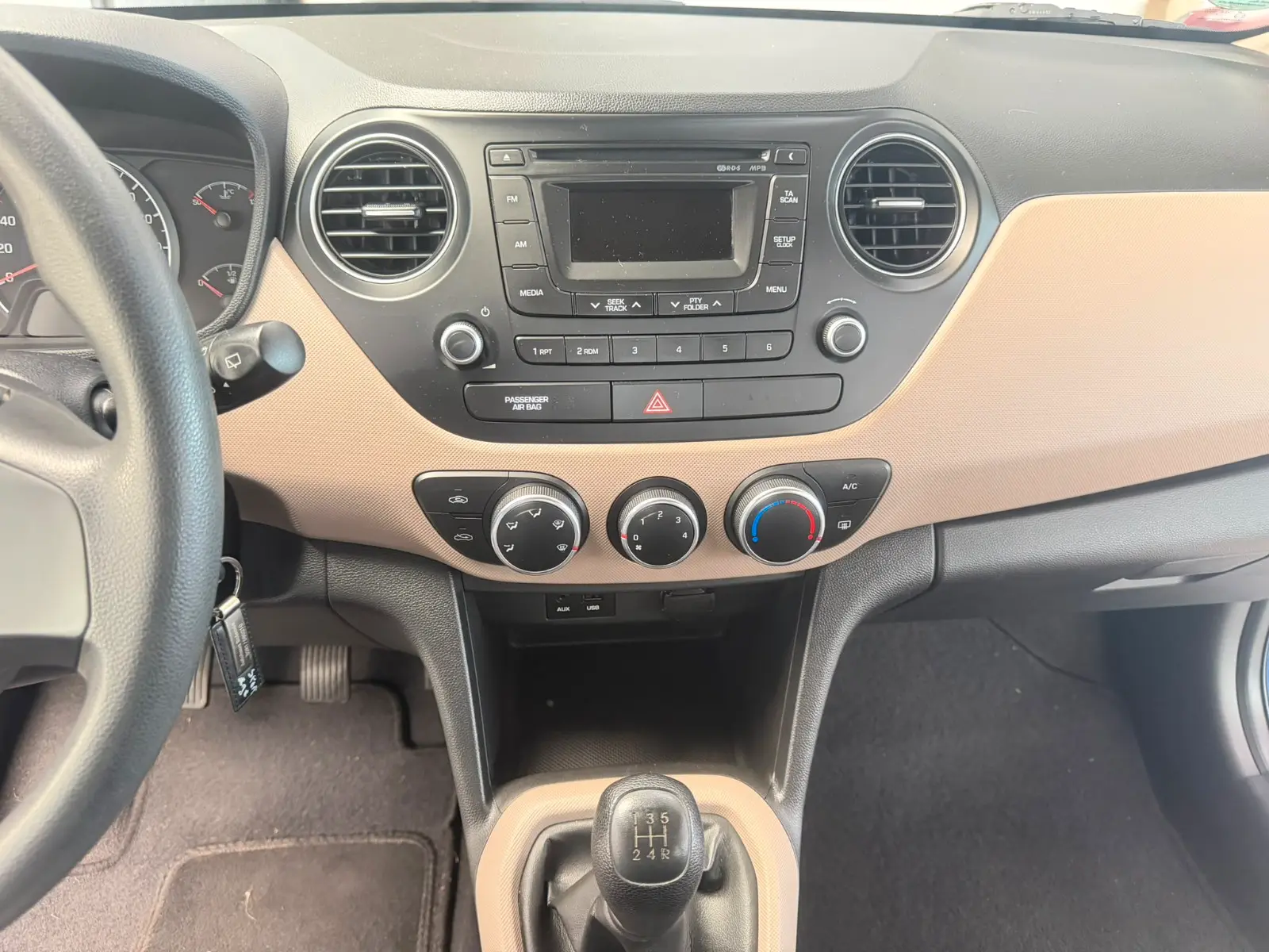 Hyundai i10 1.0 FIFA World Cup Edition